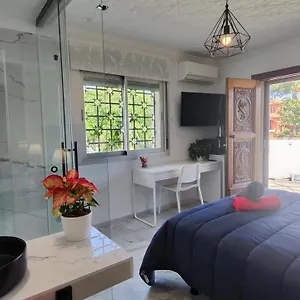  Habitación en casa particular Flor De Azahar